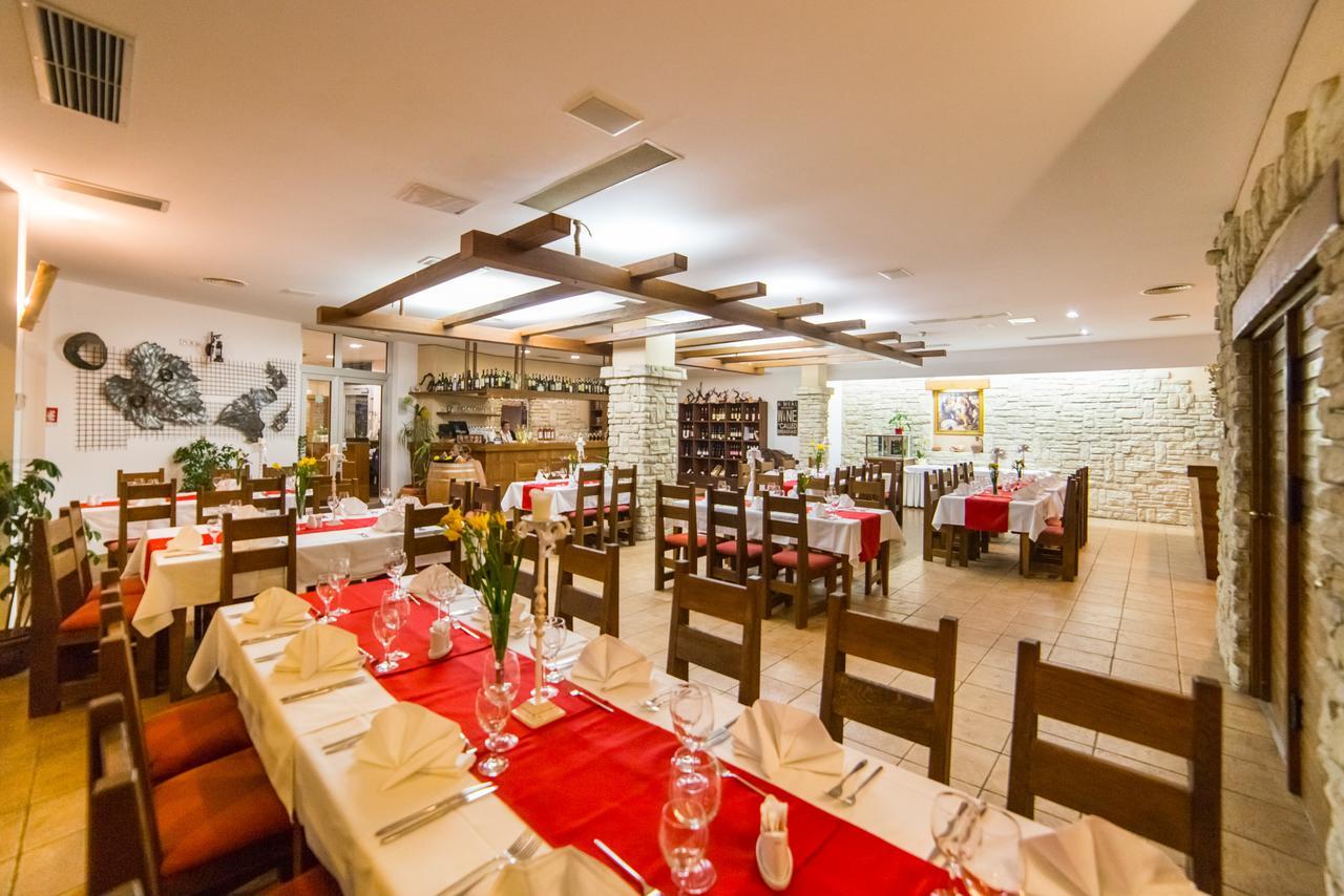 Opuzen  Hotel Merlot מראה חיצוני תמונה
