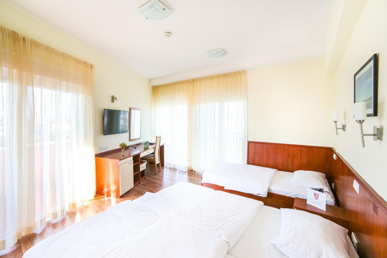 Opuzen  Hotel Merlot מראה חיצוני תמונה