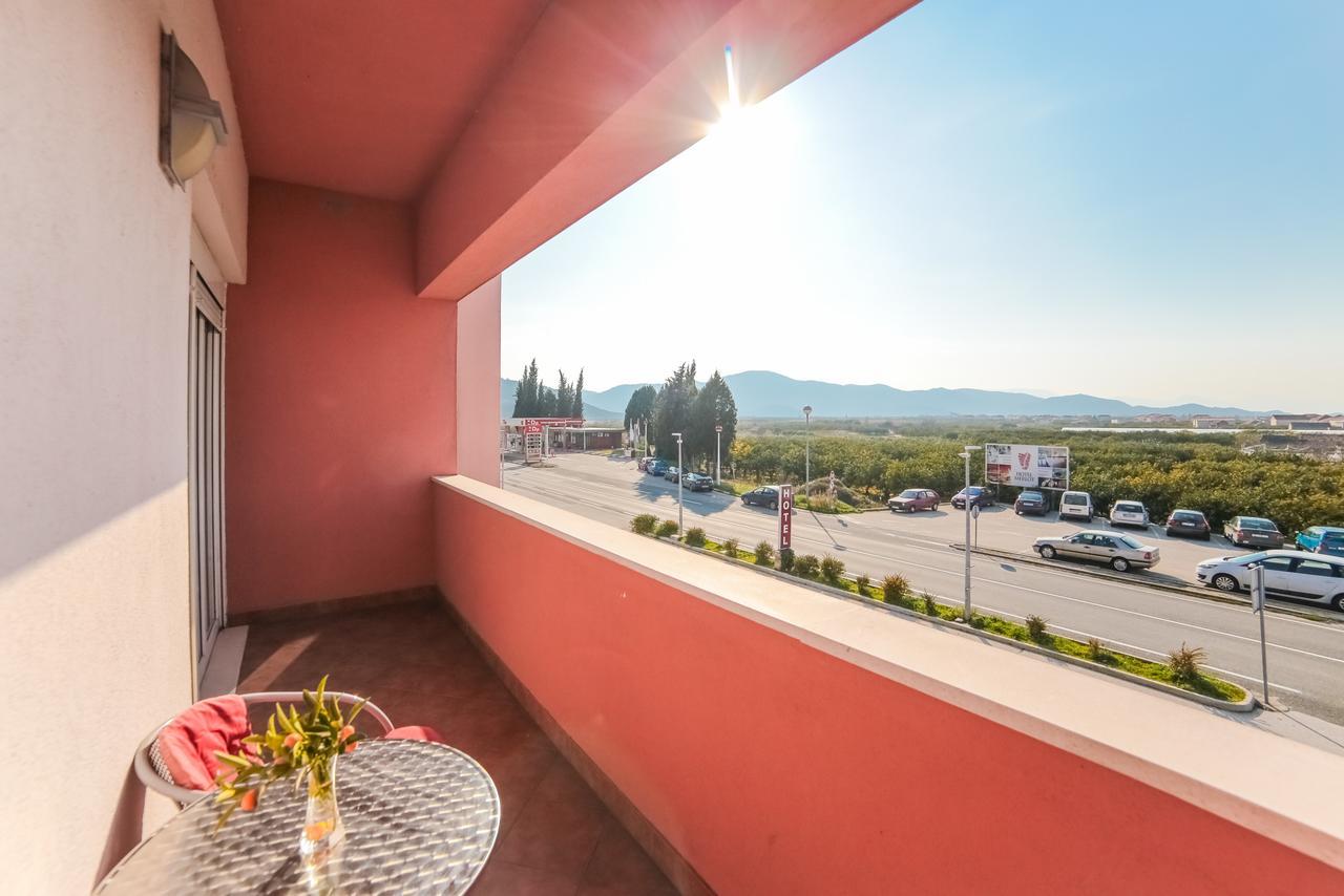 Opuzen  Hotel Merlot מראה חיצוני תמונה