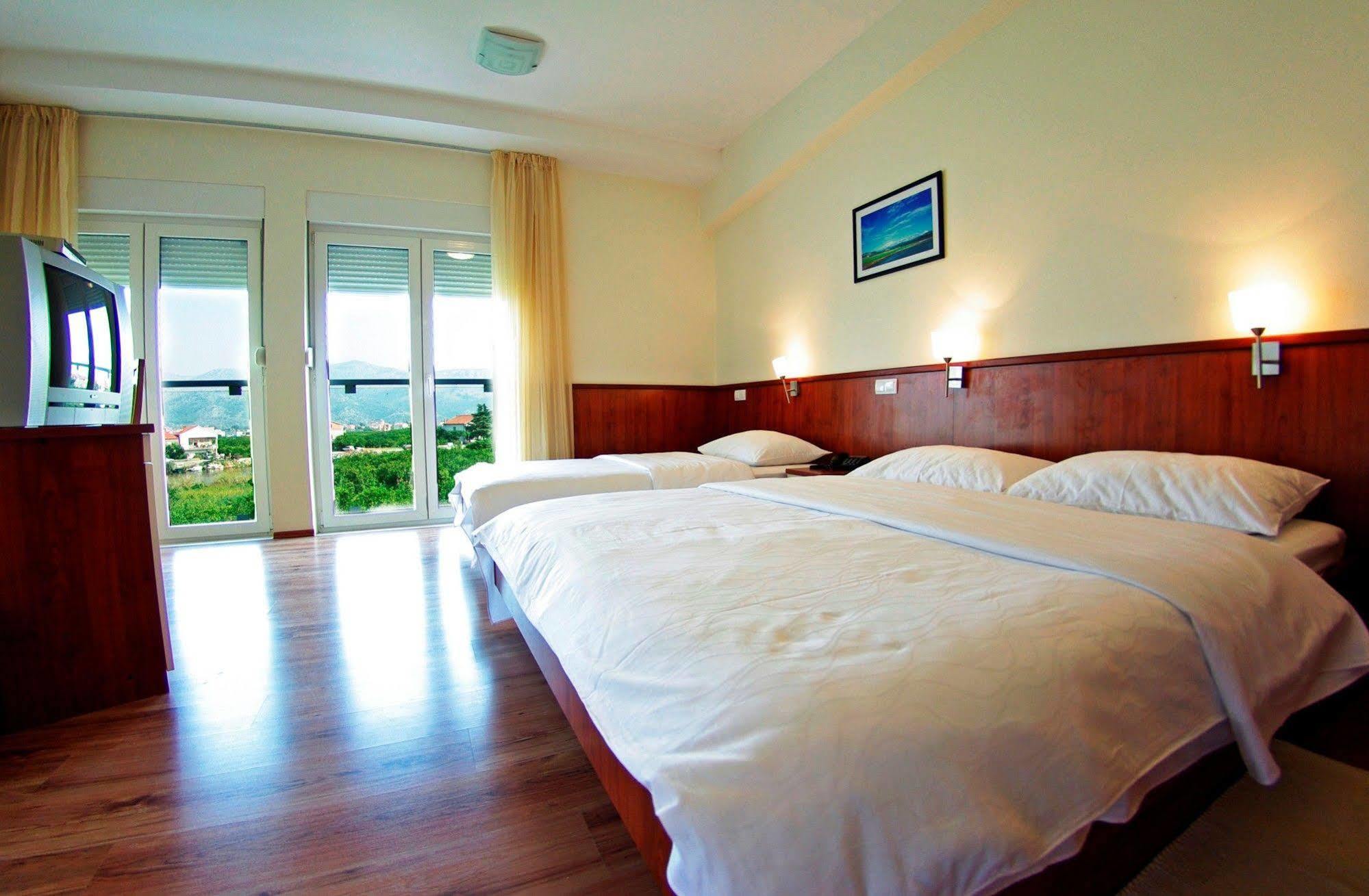 Opuzen  Hotel Merlot מראה חיצוני תמונה
